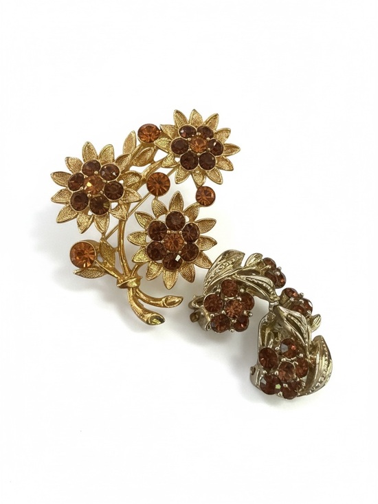 Lisner Jewelry Jewelry - Vintage Lisner Amber Rhinestone Floral Brooch & Earrings Demi Parure